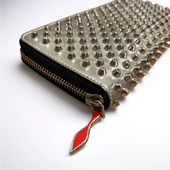 SOLD❤️ LOUBOUTIN Panettone Silver Spike Stud Patent Zip Wallet + Dust Bag & Box - Picture 5 of 10